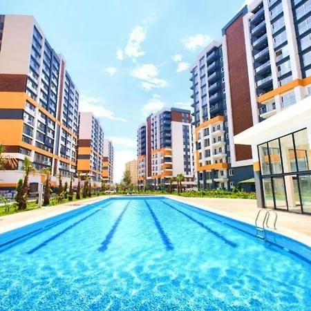 Havuzlu Luks Sitede 1+1 Daire Apartman *